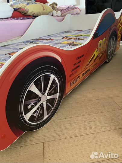 Детская кровать машина