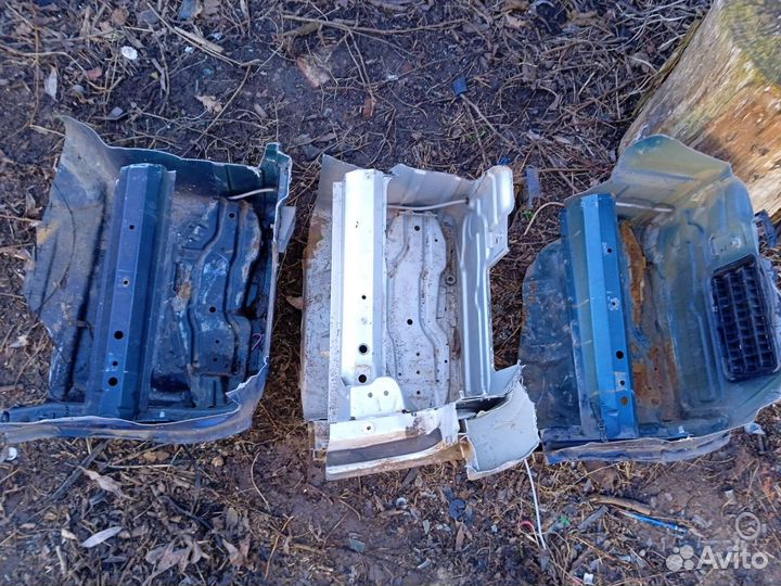 Бмв е39 ниша аккумулятора