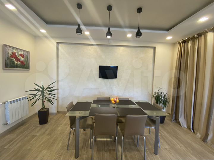 Дом 370 м² на участке 7 сот.