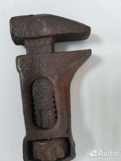 Старинный разводной ключ