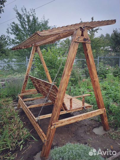 Садовые качели из дерева