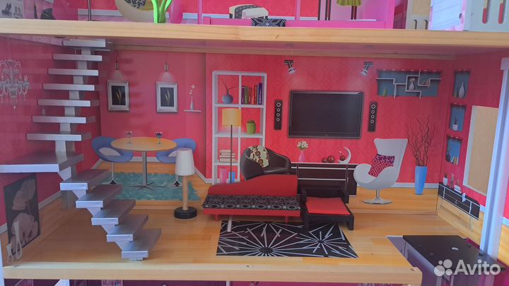 Кукольный домик с мебелью