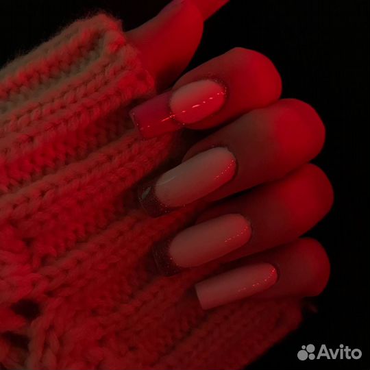 Модель на маникюр