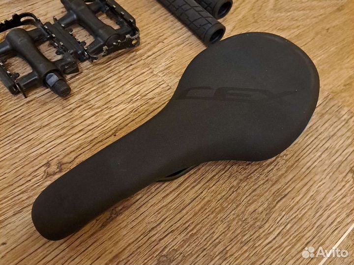 Педали, Грипсы, Седло