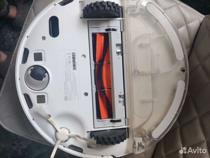 Робот-пылесос с функцией влажной уборки