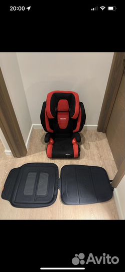 Автомобильное кресло recaro