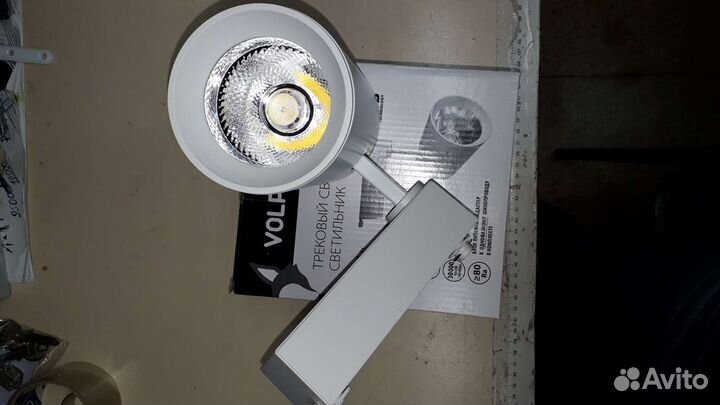 Светодиодный светильник трековый