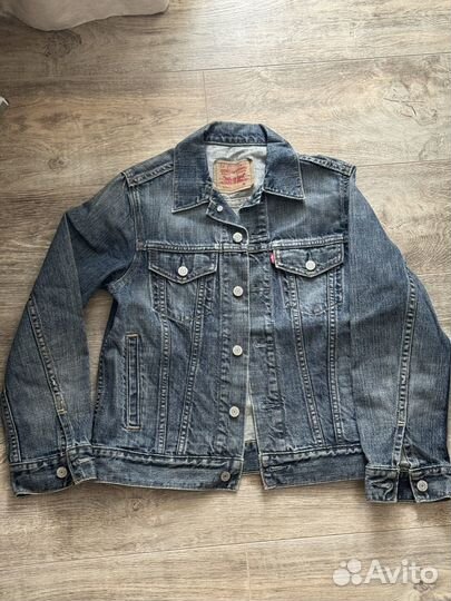Джинсовая куртка levis