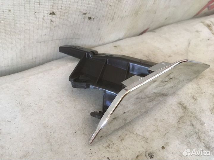 Крышка форсунки омывателя левая Skoda Superb 2