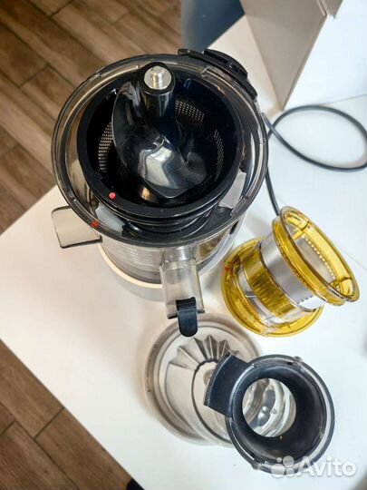 Комплект Шнековая соковыжималка Kitfort KT-1105