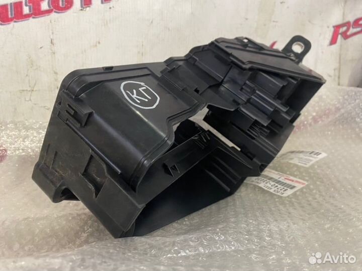 Корпус блока предохранителей Toyota Camry XV50