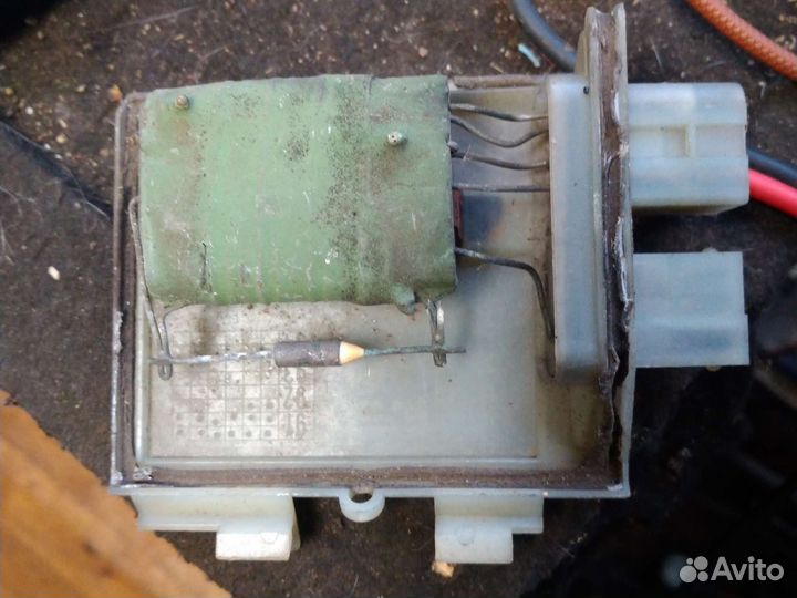 Резистор отопителя Volkswagen Passat B3