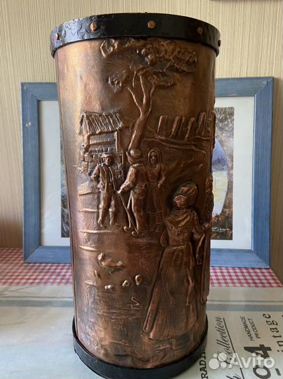 Медная зонтница (кашпо) чеканка