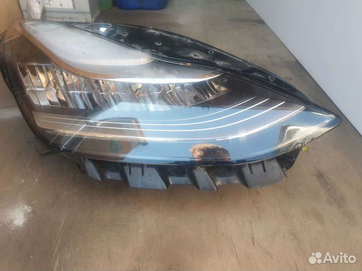 Фара Tesla model 3