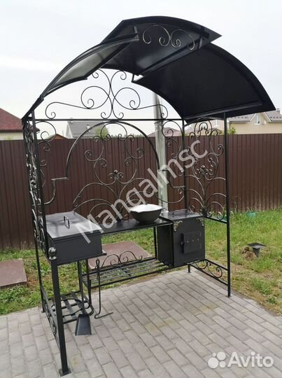 Мангал с крышей