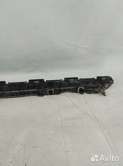 Кронштейн задний левый toyota Land cruiser 200