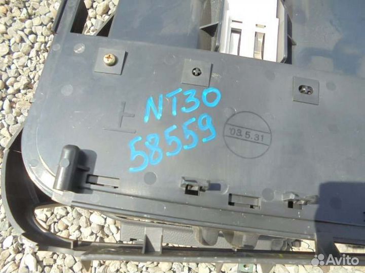 Бардачок Nissan Xtrail NT30 QR20DE 2003/6