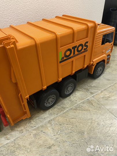 Мусоровоз bruder