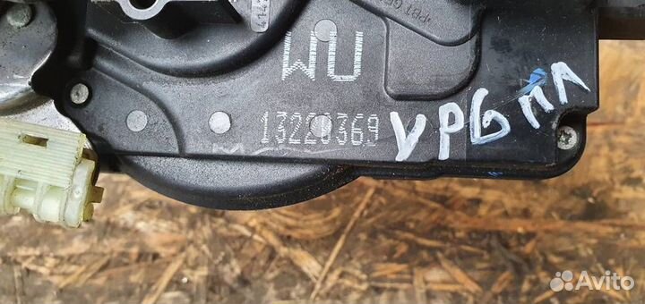 Замок двери передней левой Opel Zafira B 2005-2012