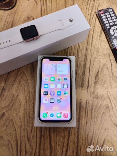 iPhone 11, 64 ГБ