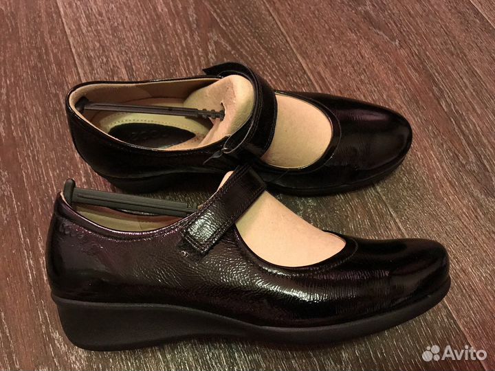 Новые кожаные туфли 