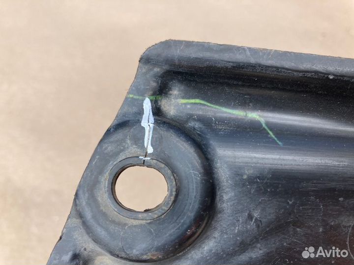 Пыльник бампера передний правый Toyota Land