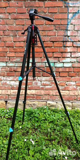 Canon EOS 800D+EF-S 18-135mm f/3,5-5,6 USM+штатив