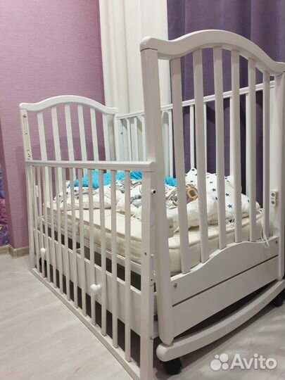 Детская кроватка-маятник + пеленальный комод