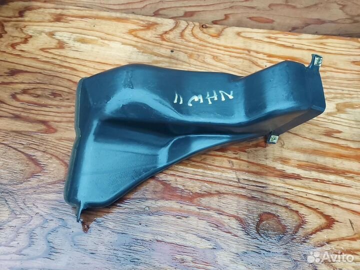 Воздуховод задний правый Toyota Prius NHW11