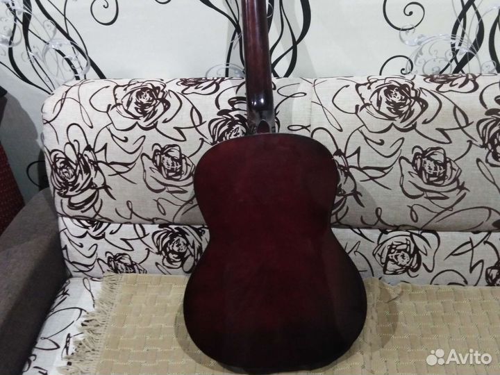 Акустическая гитара
