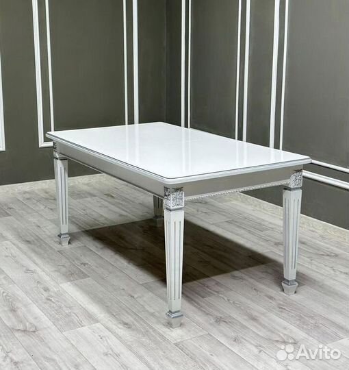 Кухонный стол и стулья новые