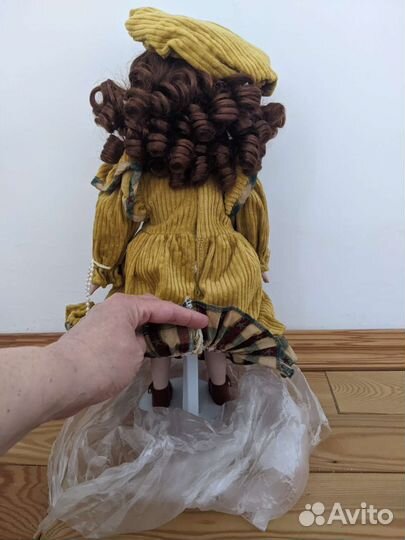 Кукла фарфоровая коллекционная