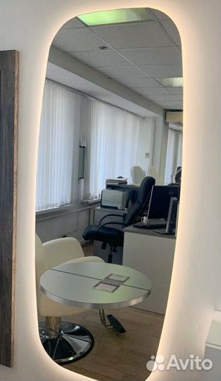 Парикмахерское зеркало с подсветкой