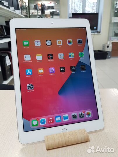 Планшет Apple iPad (2018) 32gb 9.7