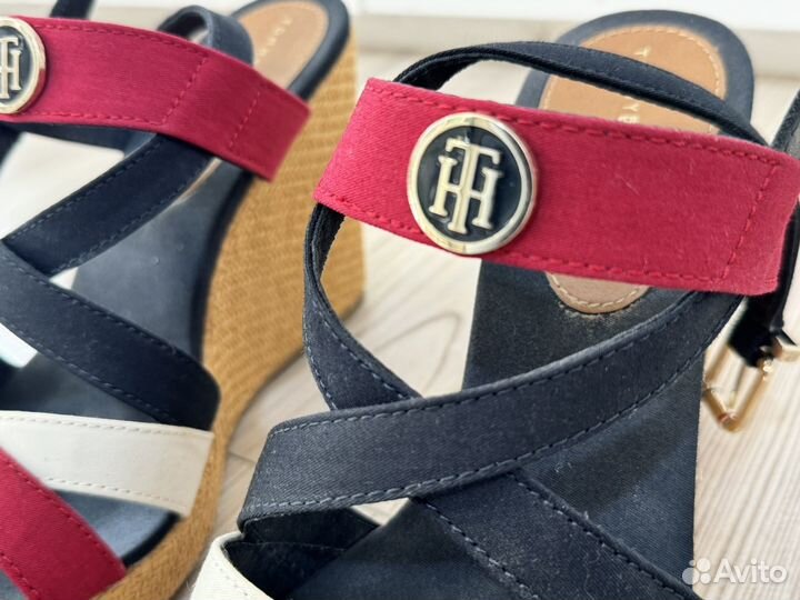 Tommy hilfiger босоножки женские на танкетке 39