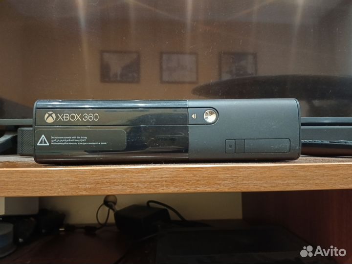 Xbox 360e с играми