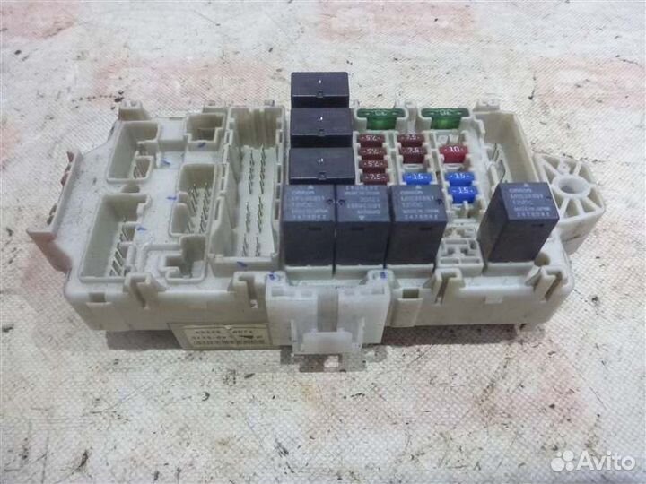 Блок предохранителей Mitsubishi Outlander CU2W