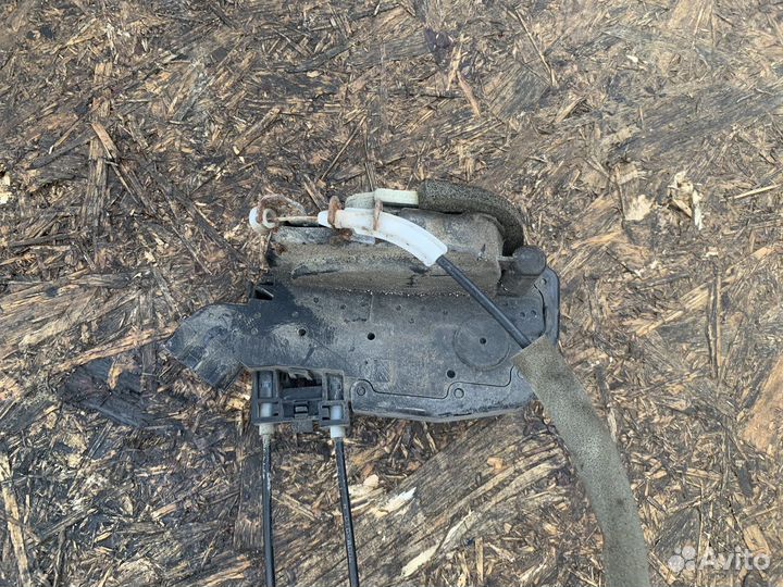 Infiniti g37 coupe замок правый