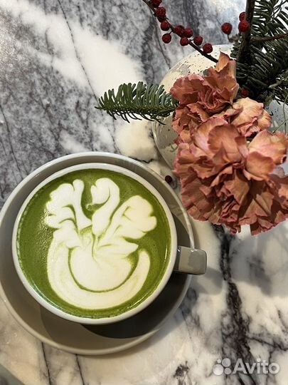 Шеф-бариста, управляющая кофейни