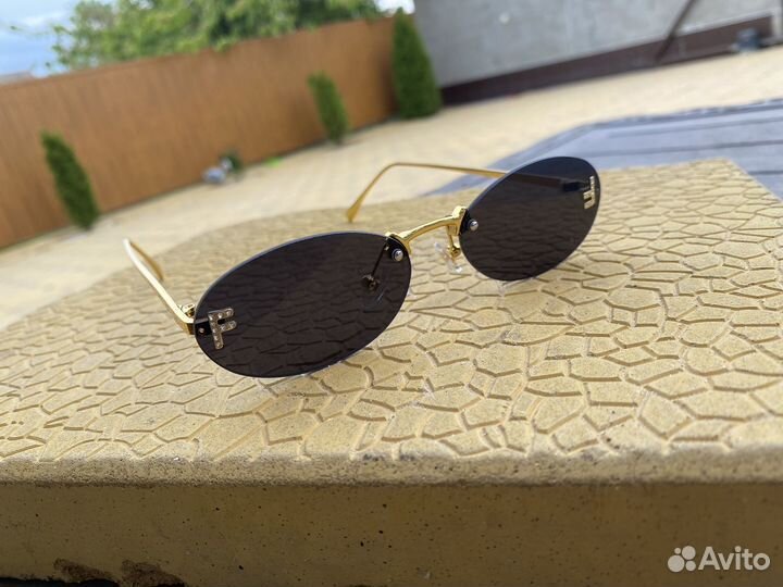 Солнцезащитные очки женские fendi