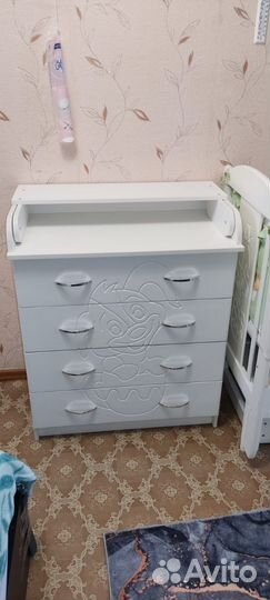 Детская кроватка и комод