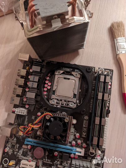 Материнская плата с процессором, памятью и кулером