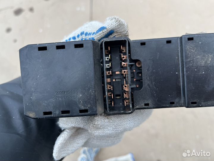 Кнопки стеклоподъемников Опель Антара