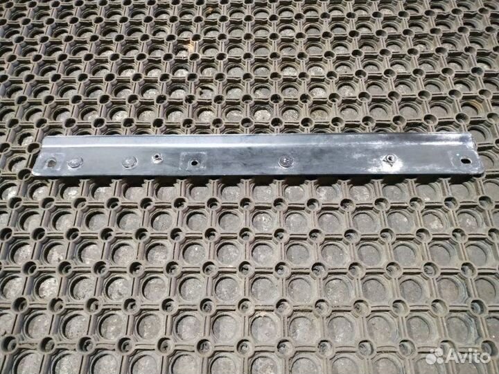 Кронштейн радиатора левый Scania P8X400 самосвал