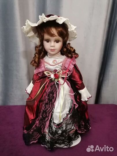 Кукла фарфоровая