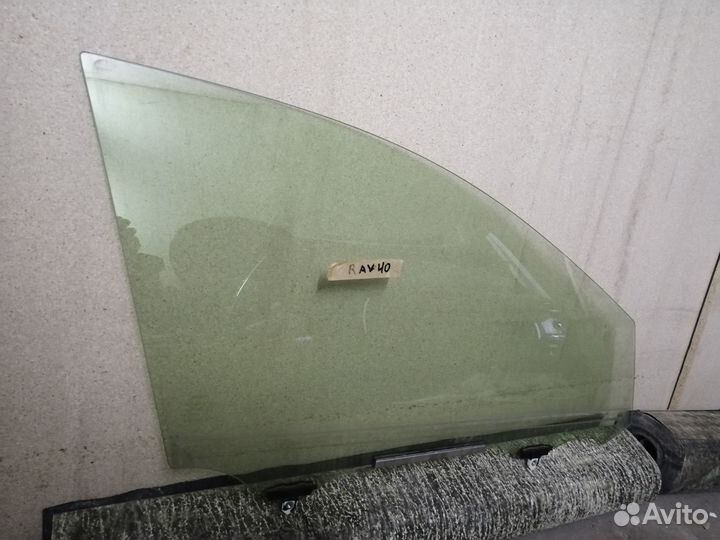 Стекло двери передней правой Toyota Rav4 40