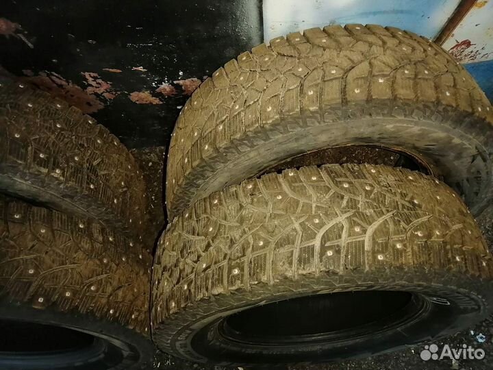 Bridgestone Blizzak Spike-02 SUV 205/75 R15