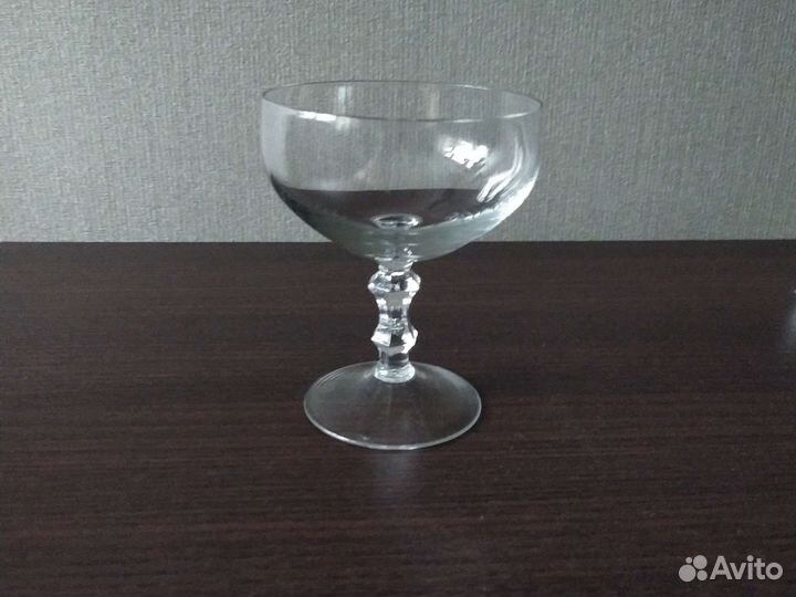 Бокалы для мартини, коктейлей, десертов