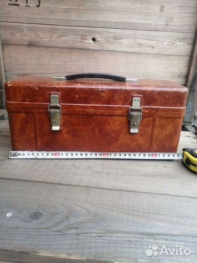 Ящик с ручкой на замочках