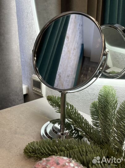 Зеркало настольное макияжное